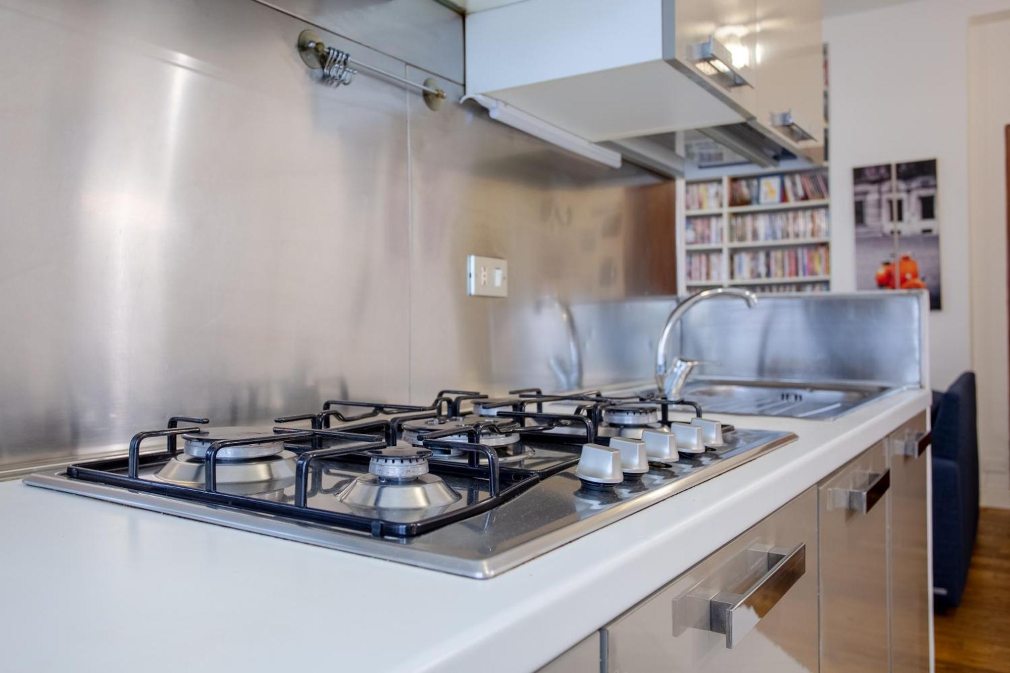 Comfortable In A Strategic Position Appartement