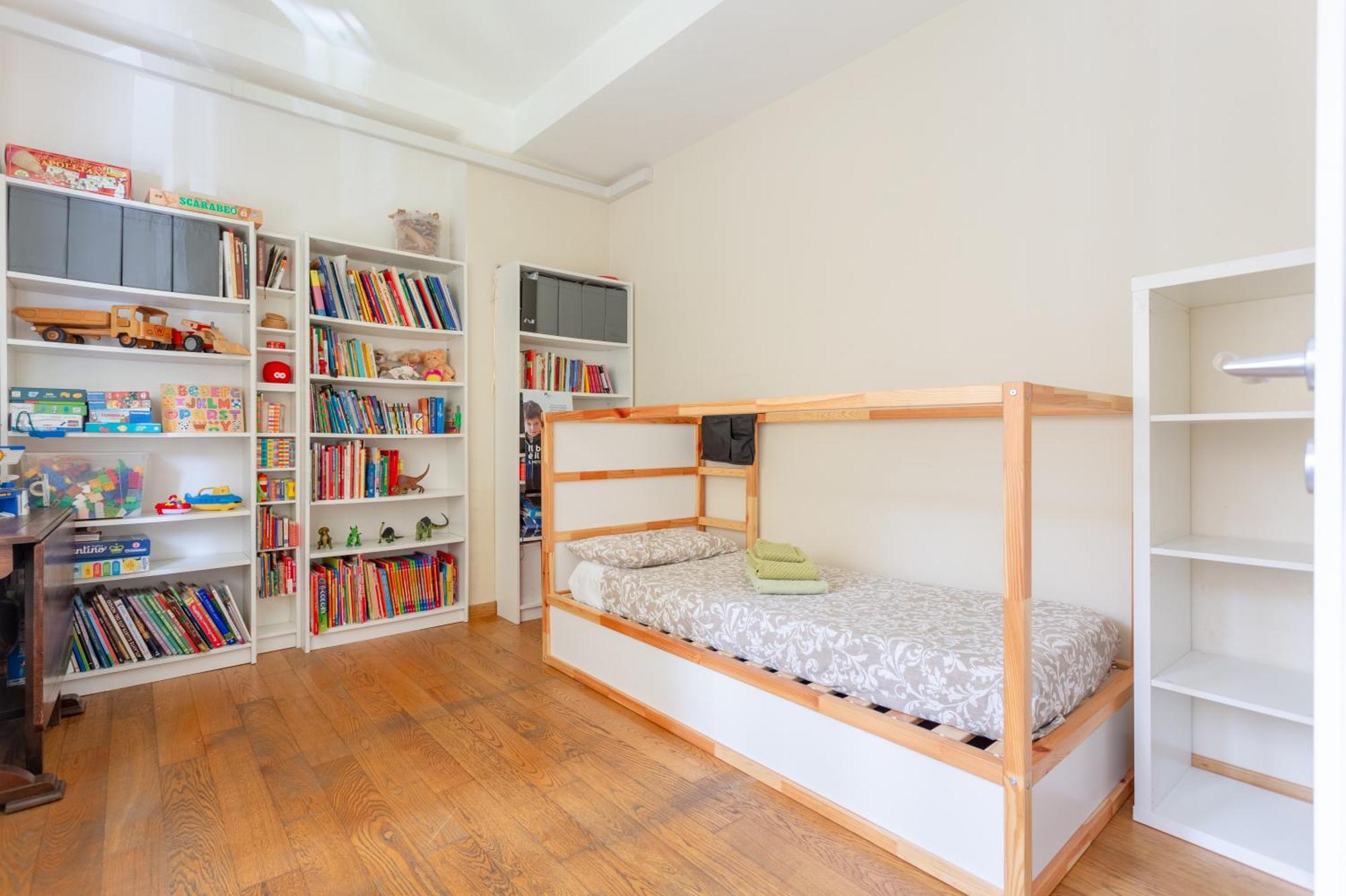Comfortable In A Strategic Position Appartement